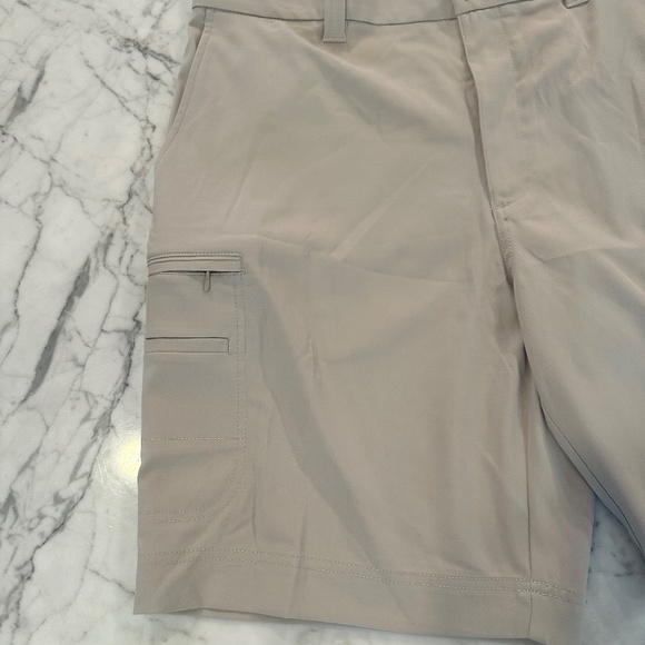 NWT Callaway Ceinture Active Khaki Shorts in Size 38 - Picture 4 of 15